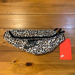 SOLD Nike Unisex Zip Hip Fanny Pack Leopard Print